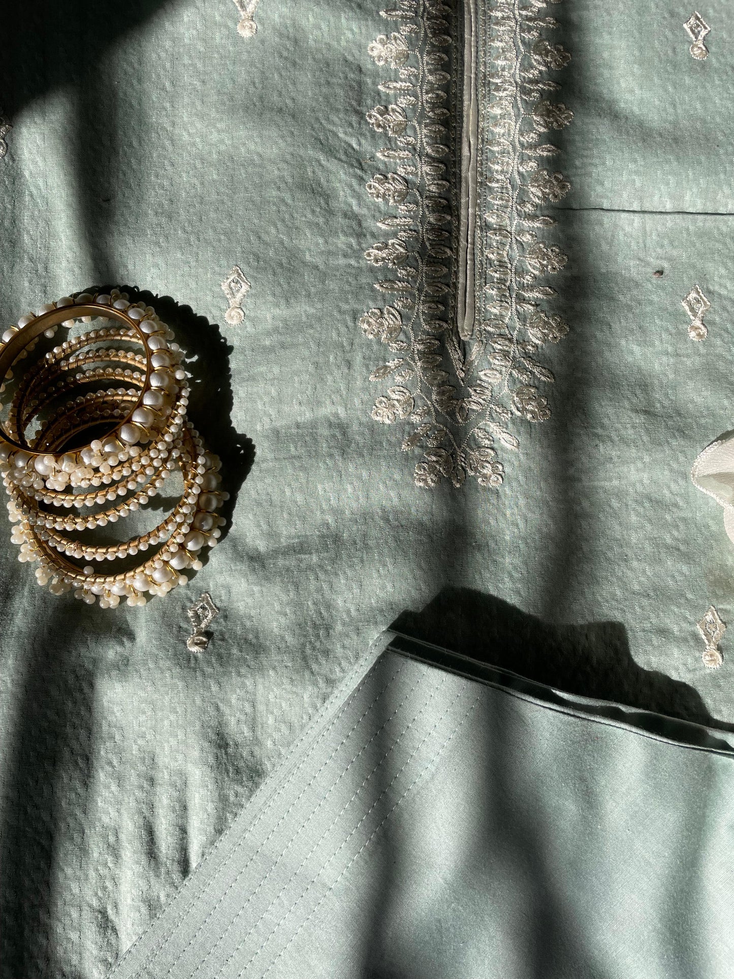 3 Piece - Self Jacquard Lawn - Eid Collection + 🎁Free Matching Bracelet