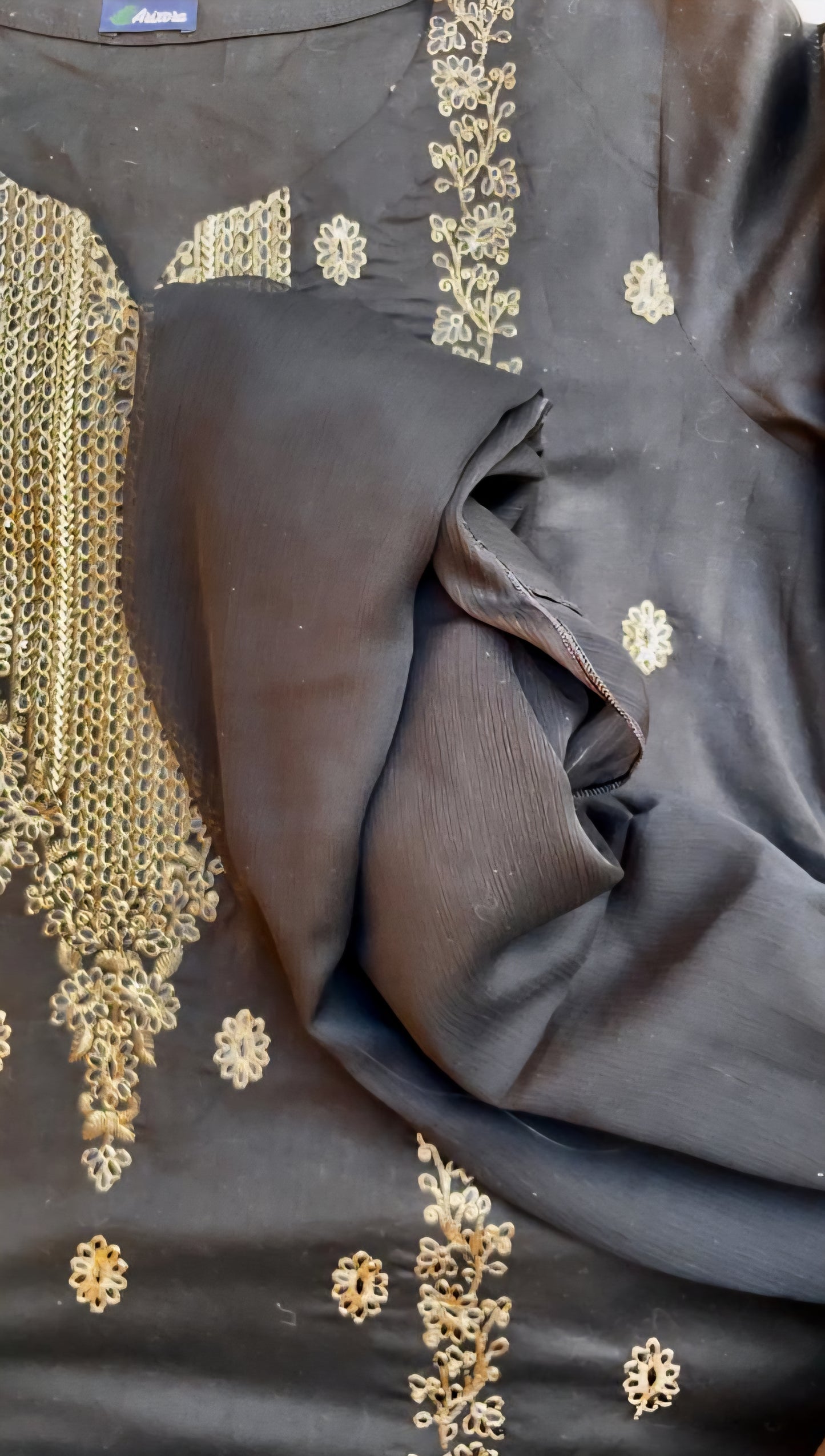 3 Piece - Embroidered Lawn  - Eid Collection + 🎁Free Matching Bracelet